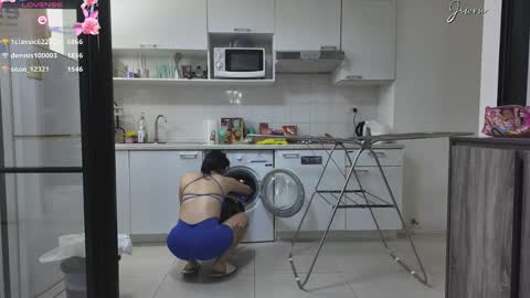 Jiwon online show from February 25, 2025, 11:30 am