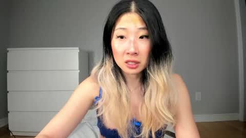 Jiwoo online show from March 31, 2026, 10:32 pm