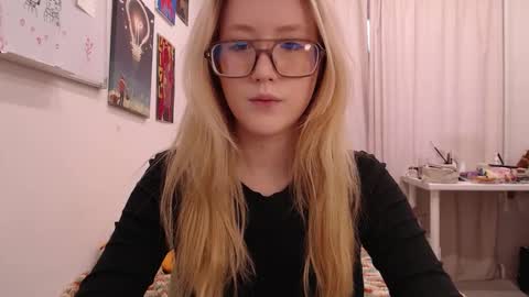 joan_kiss online show from November 18, 2025, 8:41 am