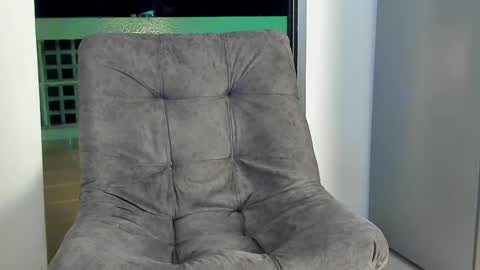 JOAN SAENZ online show from January 10, 2025, 5:37 am