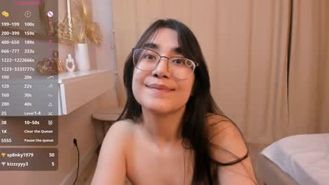 Mia online show from January 17, 2025, 3:22 pm