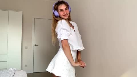 Lana online show from September 14, 2025, 10:58 am