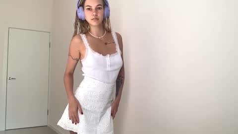 Lana online show from September 16, 2025, 9:32 am