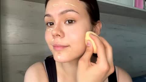 Mila online show from April 10, 2026, 9:58 am