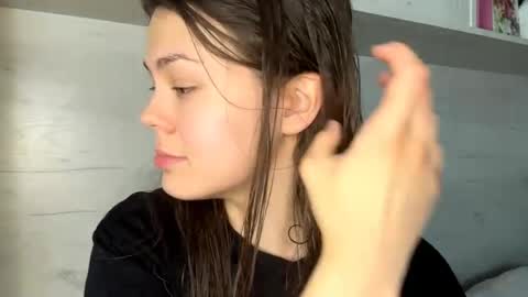 Snapshot of jodeesolarz chatting on April 30, 2026, 10:54 am Mila online show from April 30, 2026, 10:54 am