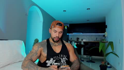 Snapshot of joe_esthetic chatting on January 20, 2025, 11:43 pm joe_esthetic online show from January 20, 2025, 11:43 pm