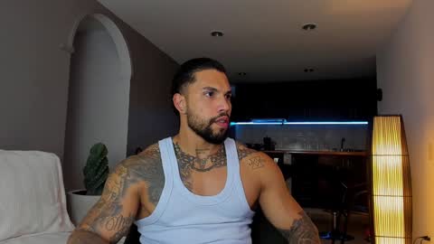 Snapshot of joe_esthetic chatting on February 4, 2025, 11:27 pm joe_esthetic online show from February 4, 2025, 11:27 pm