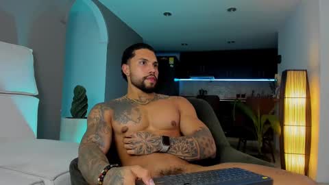 Snapshot of joe_esthetic chatting on February 25, 2025, 1:41 am joe_esthetic online show from February 25, 2025, 1:41 am