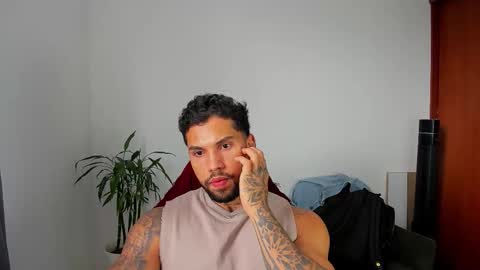 Snapshot of joe_esthetic chatting on October 17, 2025, 7:27 pm joe_esthetic online show from October 17, 2025, 7:27 pm