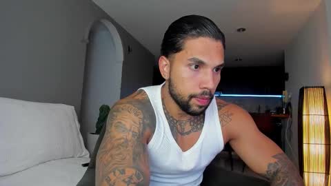 Snapshot of joe_esthetic chatting on November 11, 2025, 12:43 am joe_esthetic online show from November 11, 2025, 12:43 am