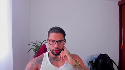 joe_esthetic online show from November 12, 2025, 2:17 pm