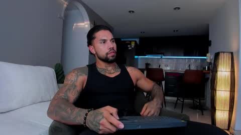 joe_esthetic online show from November 22, 2025, 10:20 pm