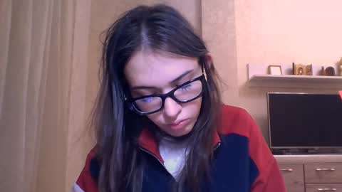 Jennifer online show from November 12, 2025, 6:19 pm