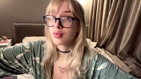 Amaya online show from November 5, 2025, 3:45 pm