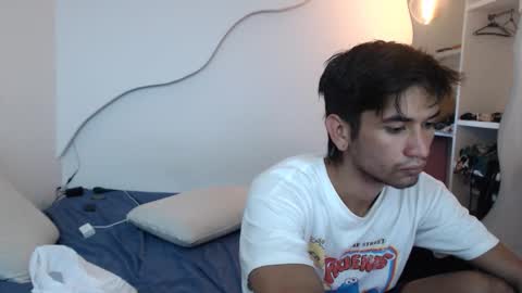 Snapshot of johan_03 chatting on October 7, 2025, 8:06 pm johan online show from October 7, 2025, 8:06 pm