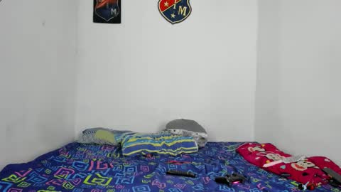 Snapshot of johan_and_antonella chatting on October 19, 2025, 4:57 am johan_and_antonella online show from October 19, 2025, 4:57 am