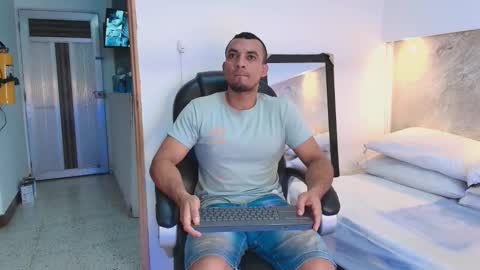 Snapshot of johan_miller1 chatting on February 23, 2026, 6:44 am johan online show from February 23, 2026, 6:44 am
