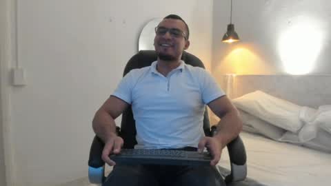 Snapshot of johan_miller1 chatting on April 7, 2026, 7:25 pm johan online show from April 7, 2026, 7:25 pm