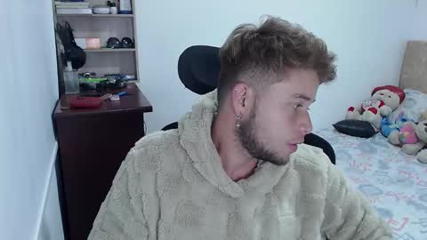 JOHAN independient model online show from December 30, 2024, 5:04 am