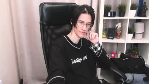 Snapshot of john__strong chatting on June 5, 2026, 2:45 pm john__strong online show from June 5, 2026, 2:45 pm