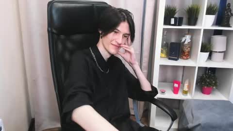 Snapshot of john__strong chatting on June 7, 2026, 2:32 pm john__strong online show from June 7, 2026, 2:32 pm