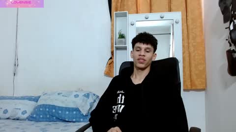 john_ssnow29 online show from December 2, 2024, 7:16 pm