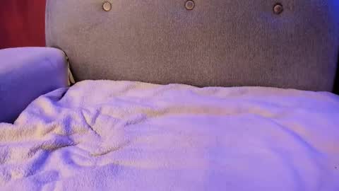 John carrie    Independent  Help me reach my goal 100 likes and 10000 followers  online show from October 7, 2025, 2:20 am