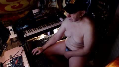 johnfeelgood004 online show from November 18, 2025, 11:47 am