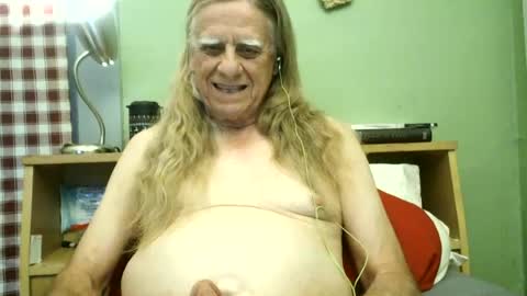 Snapshot of johnnieq1971 chatting on June 22, 2026, 12:56 am johnnieq1971 online show from June 22, 2026, 12:56 am
