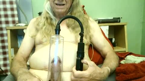 Snapshot of johnnieq1971 chatting on June 23, 2026, 1:03 am johnnieq1971 online show from June 23, 2026, 1:03 am