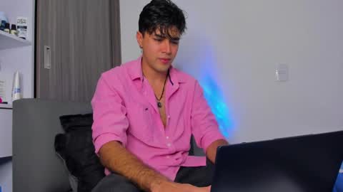 johnny_bravo777 online show from February 6, 2025, 12:22 am