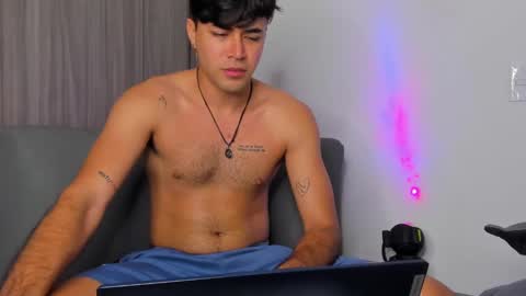 johnny_bravo777 online show from February 6, 2025, 3:27 am