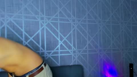 johnny_bravo777 online show from February 16, 2025, 4:42 am