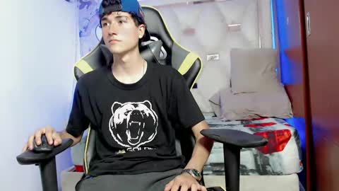 johnny_cagee online show from October 12, 2025, 5:28 am