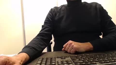 johnny_walker14 online show from December 18, 2025, 3:29 pm