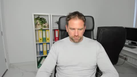 johnnydough82 online show from December 3, 2024, 8:16 am