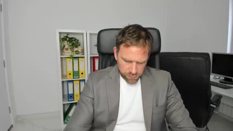 johnnydough82 online show from December 7, 2024, 8:44 am