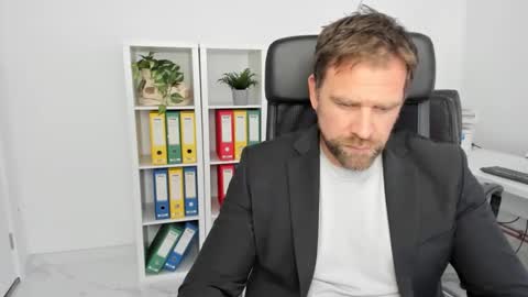 johnnydough82 online show from December 17, 2024, 8:12 am