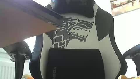 Johnnyscum80 online show from November 12, 2025, 9:53 am