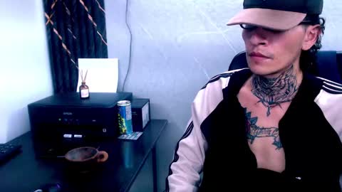 johnsonisaac94  online show from February 19, 2025, 7:50 am