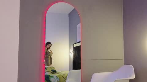 jolie_lov online show from February 19, 2026, 2:57 pm