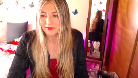 Jolie Mature online show from October 7, 2025, 9:34 pm