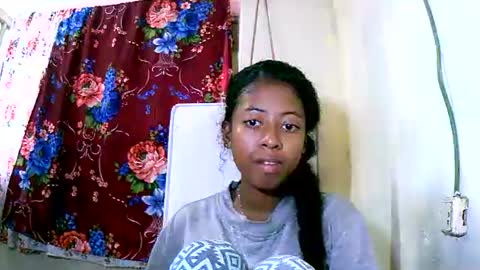 joliekah27 online show from January 14, 2025, 2:00 pm
