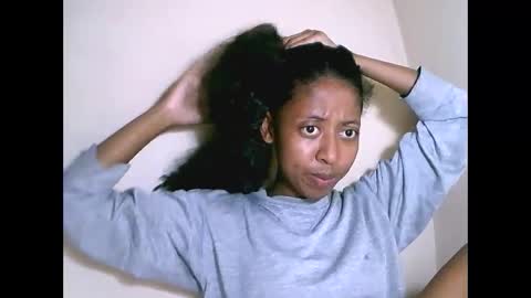 joliekah27 online show from November 1, 2025, 11:56 am