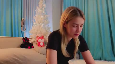 Viola online show from December 22, 2025, 11:51 am