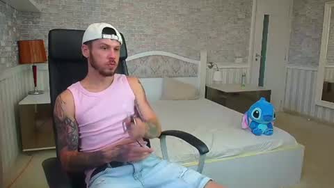 Snapshot of jonahshaw chatting on July 19, 2026, 4:27 am JonahShaw online show from July 19, 2026, 4:27 am