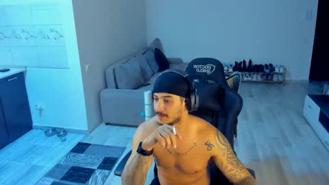 jonnyporn1 online show from November 1, 2025, 7:38 pm