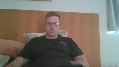 jonoy1995 online show from February 26, 2025, 4:03 am