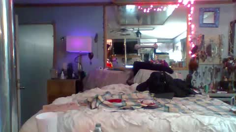 Snapshot of josavaho235836 chatting on February 19, 2026, 10:55 am Joey Amy online show from February 19, 2026, 10:55 am