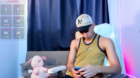 Josep online show from January 12, 2025, 3:17 am